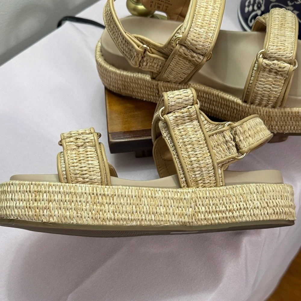 Call It Spring Mauii Wedge Sandals NIB - Picture 4 of 10